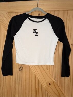 NE Black & White Raglan 3/4 sleeve Crop Top